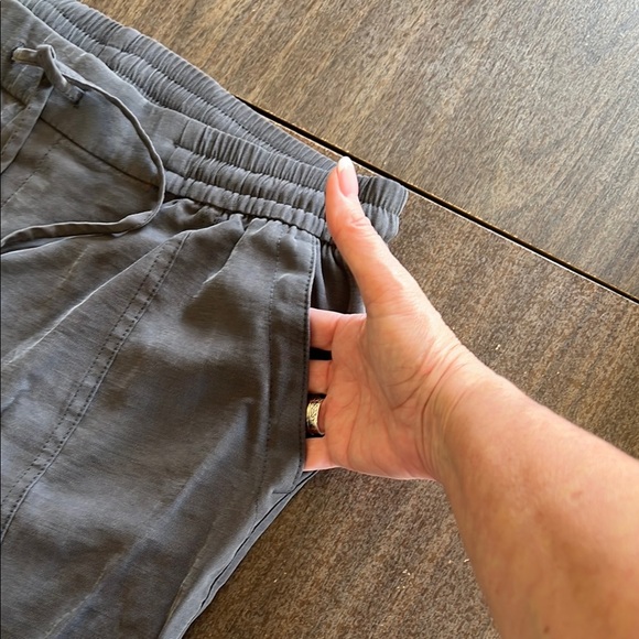 Old Navy women’s Grey Bottoms - Picture 8 of 10